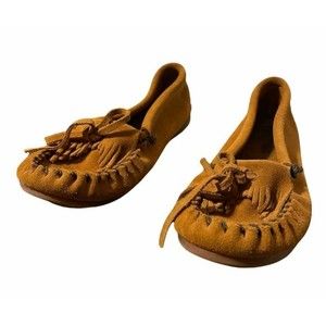Minnetonka Women's Tan Suede Moccasin Loafer Driving Shoes Size 4 Girl's